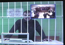 Михаил Косенко слушает решение коллегии Мосгорсуда по видеосвязи. Кадр Грани-ТВ