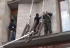 Снятие герба Украины со здания Донецкой ОГА